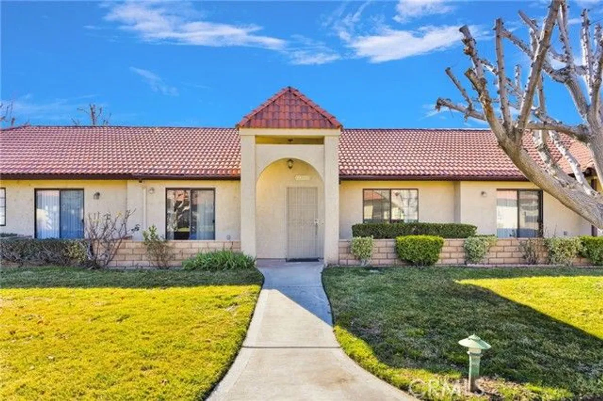 Property Slideshow image 1 of 31 | 19228 cottonwood dr, Apple Valley, CA, 92308