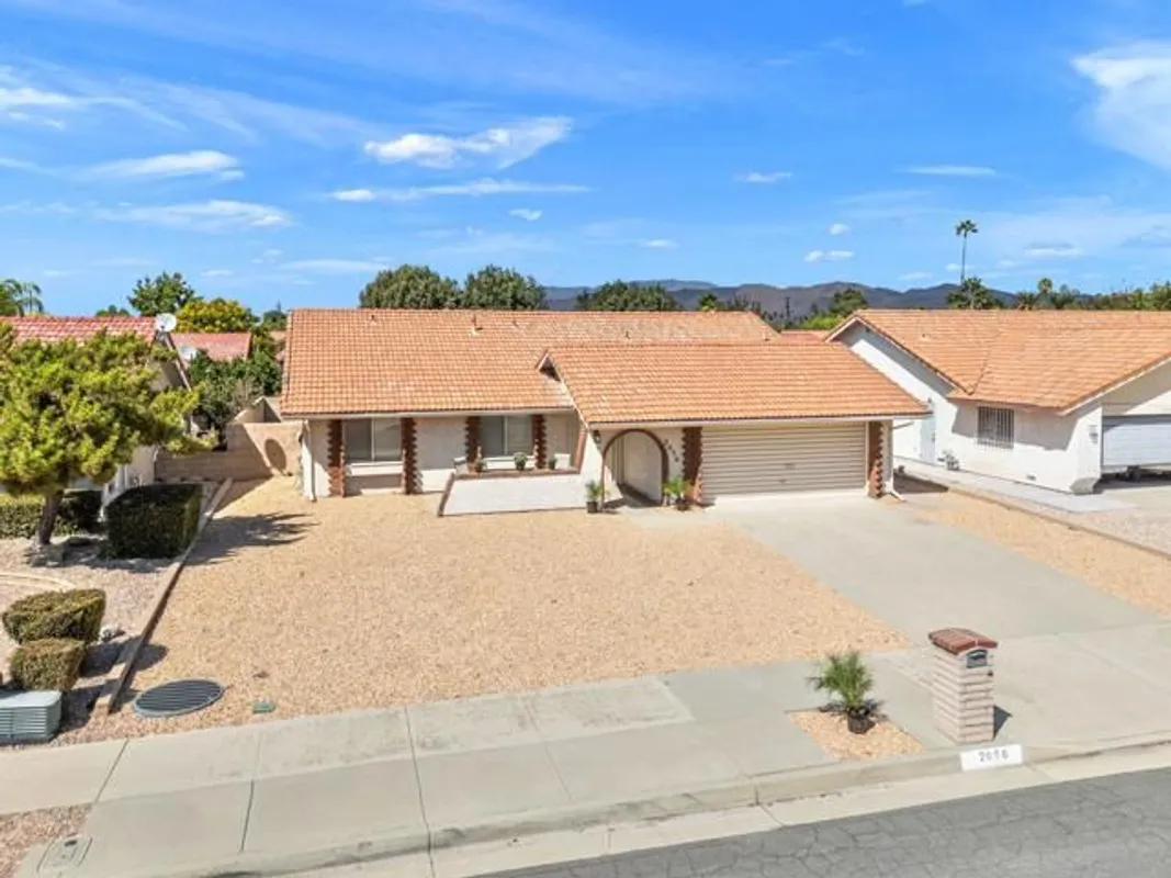 Property Slideshow image 1 of 40 | 2050 silver oak way, Hemet, CA, 92545