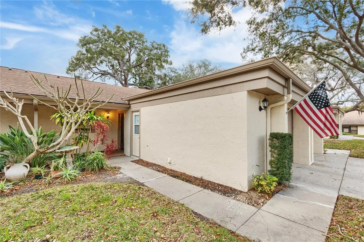 Property Slideshow image 1 of 44 | 2603 oak cir # 2603, Tarpon Springs, FL, 34689