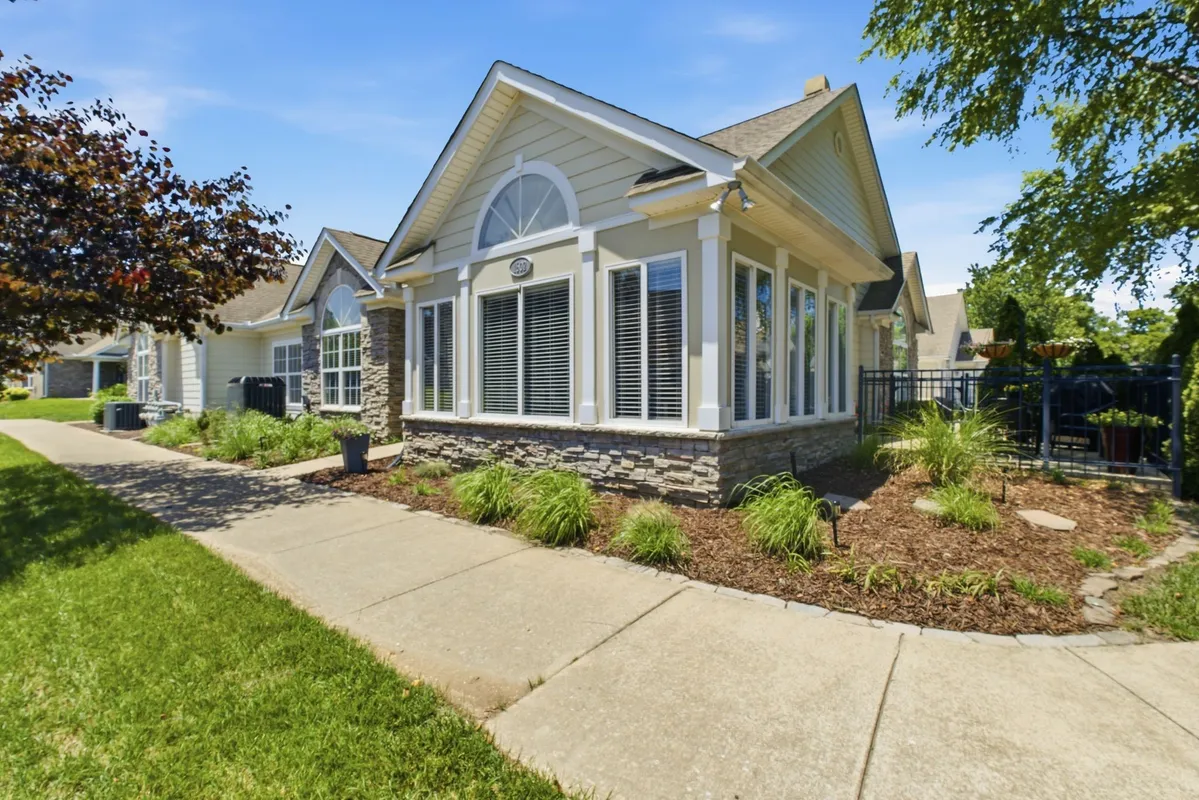 Property Slideshow image 1 of 38 | 825 s browns ln 1602, Gallatin, TN, 37066