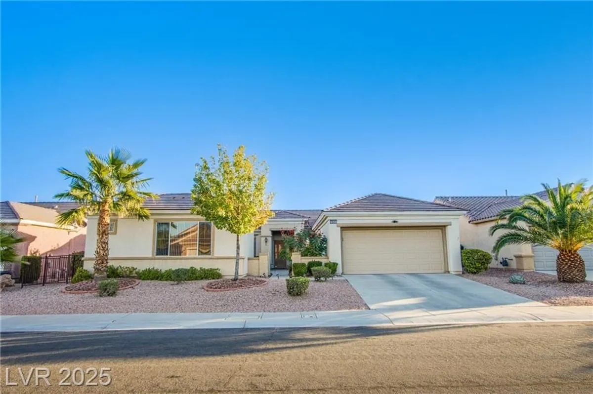 Property Slideshow image 1 of 31 | 2581 evansville ave, Henderson, NV, 89052