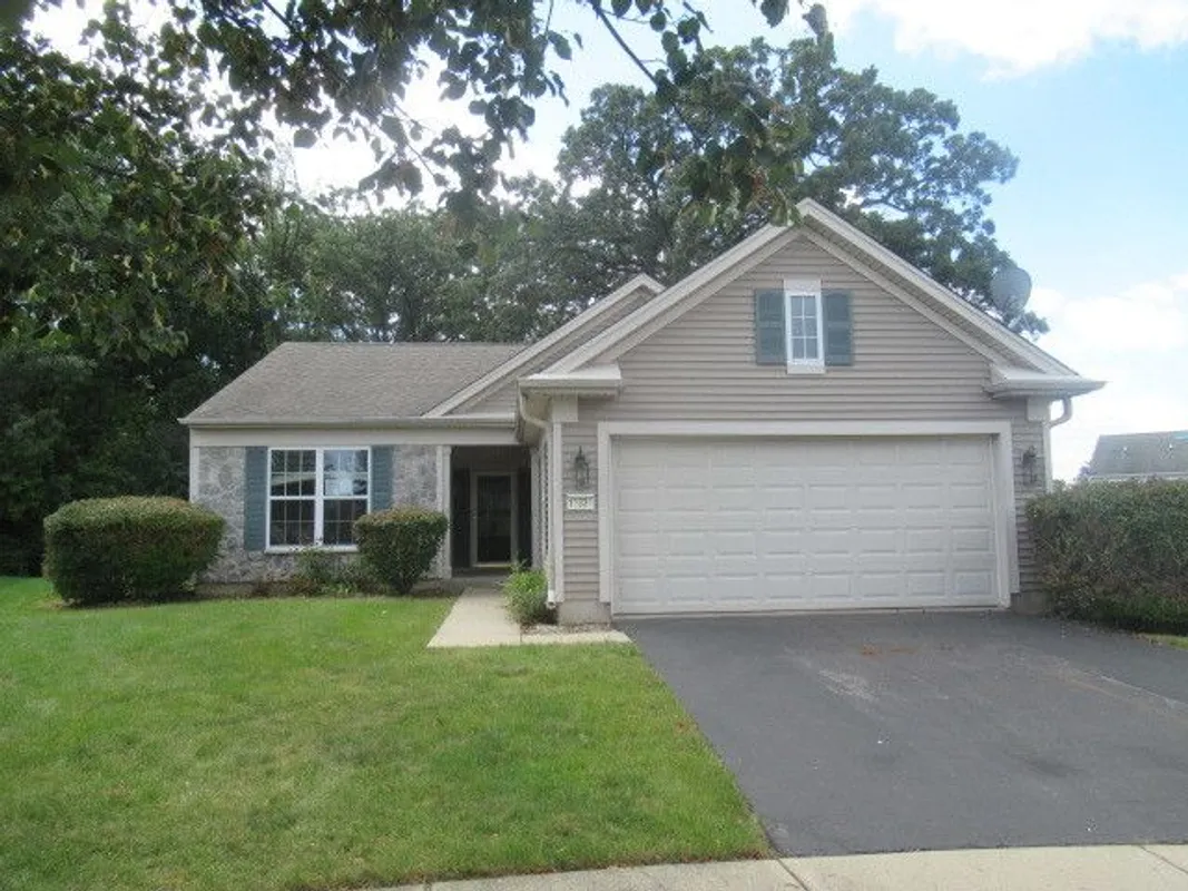 Property Slideshow image 1 of 24 | 12334 daphne dr, Huntley, IL, 60142