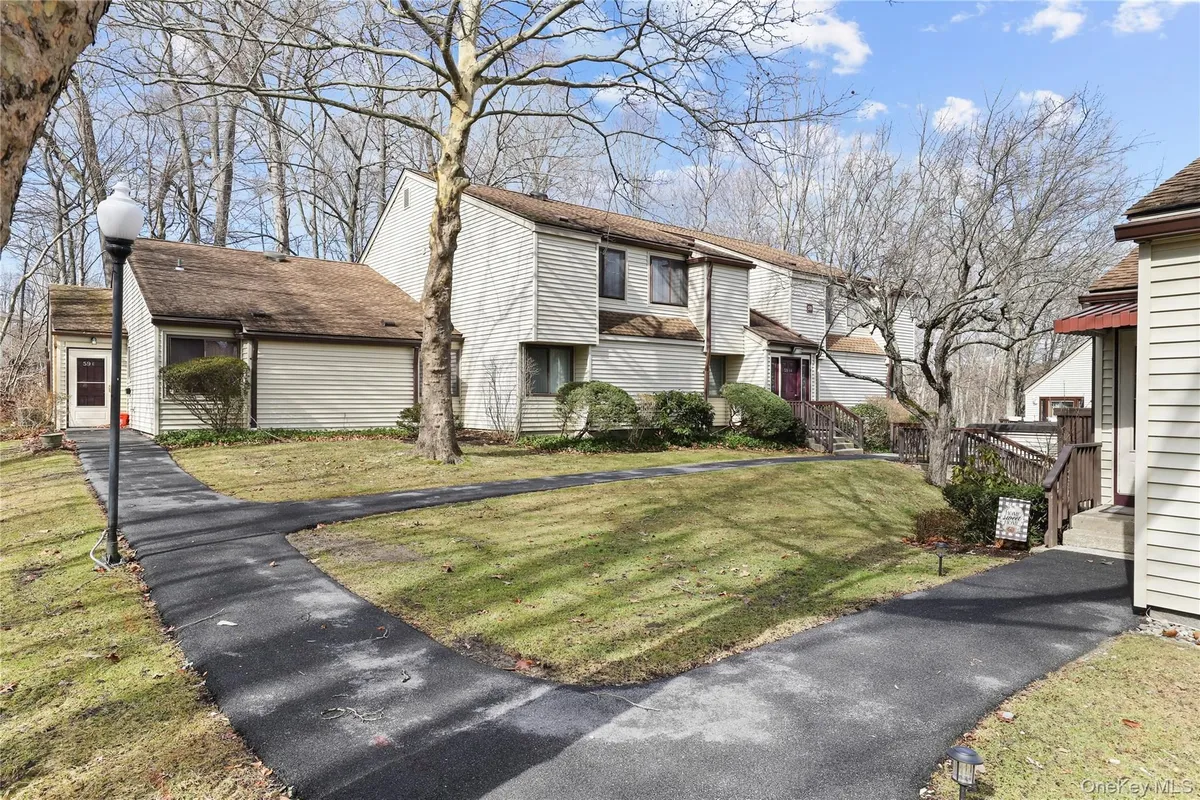 Property Slideshow image 1 of 42 | 59 kirby close d, Yorktown, NY, 10598