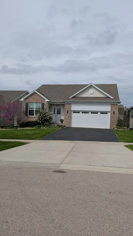 Property Slideshow image 1 of 28 | 410 mahogany dr, Algonquin, IL, 60102