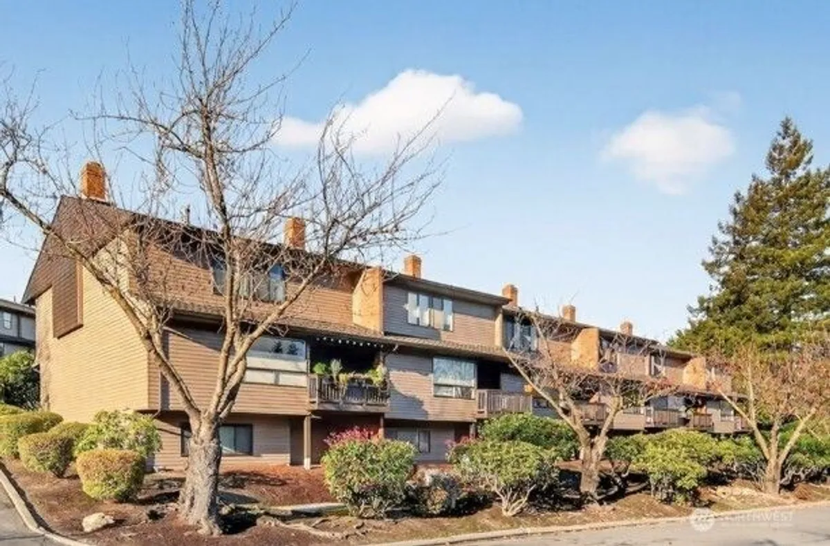 Property Slideshow image 1 of 30 | 10717 glen acres dr s # 735, Burien, WA, 98168