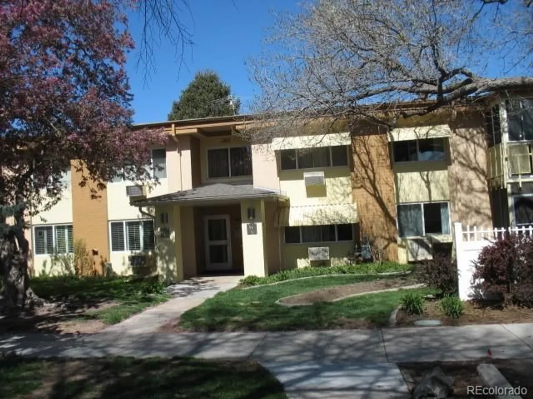 Property Slideshow image 1 of 10 | 665 s clinton st 3a, Denver, CO, 80247