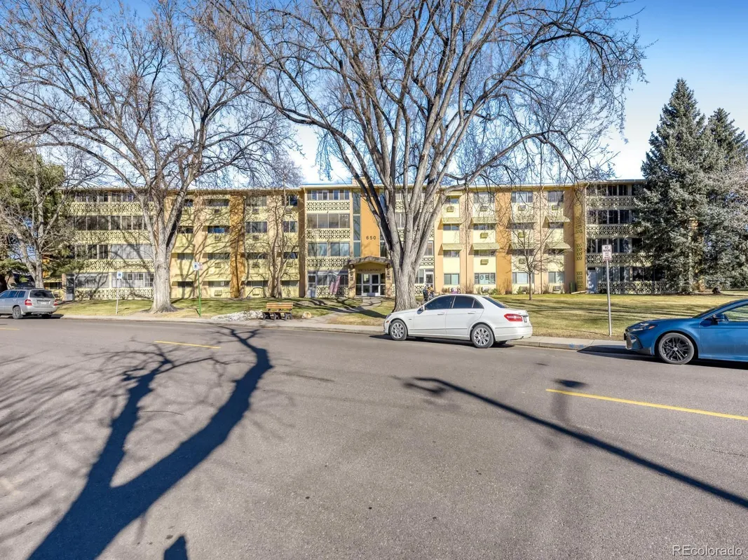 Property Slideshow image 1 of 33 | 650 s clinton st 5c, Denver, CO, 80247