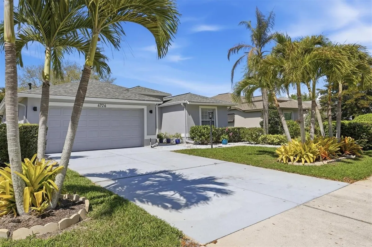 Property Slideshow image 1 of 36 | 6726 w country club ln, Sarasota, FL, 34243