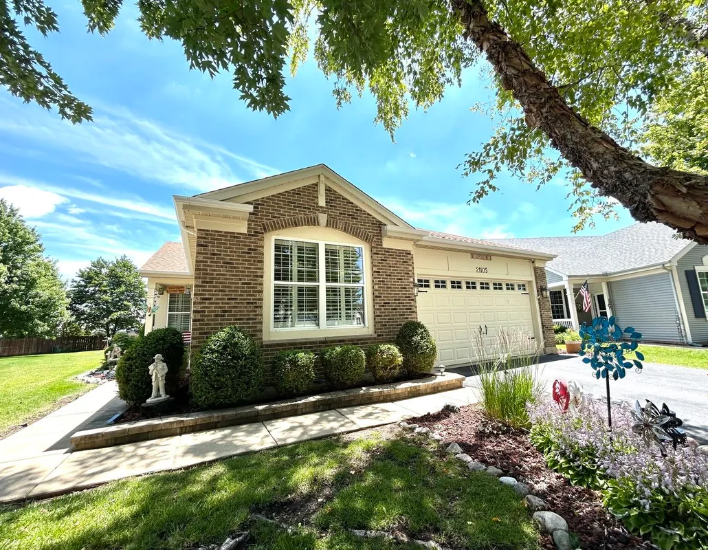 Property Slideshow image 1 of 33 | 21105 silver moon lake way, Crest Hill, IL, 60403