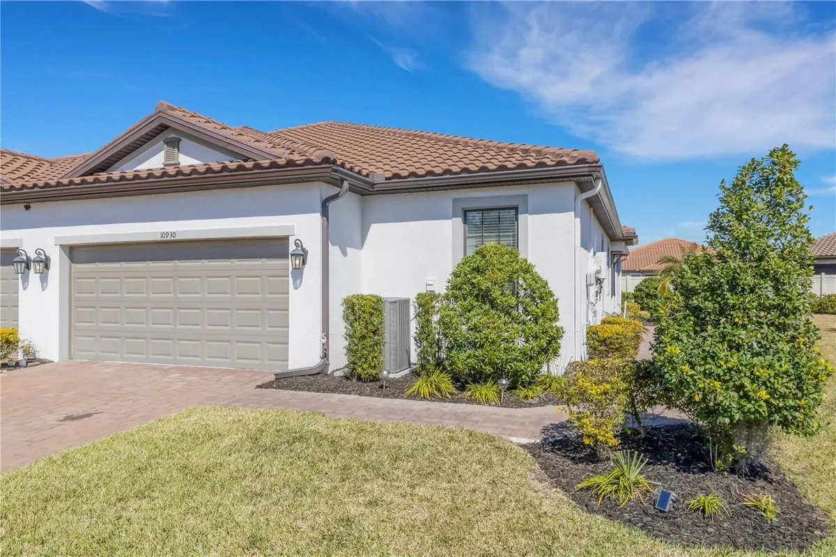 Property Slideshow image 1 of 44 | 10930 wendover dr, Palmetto, FL, 34221