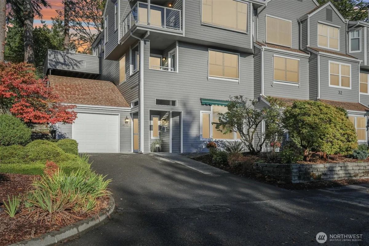 Property Slideshow image 1 of 40 | 4222 221st pl se # 1081, Issaquah, WA, 98029