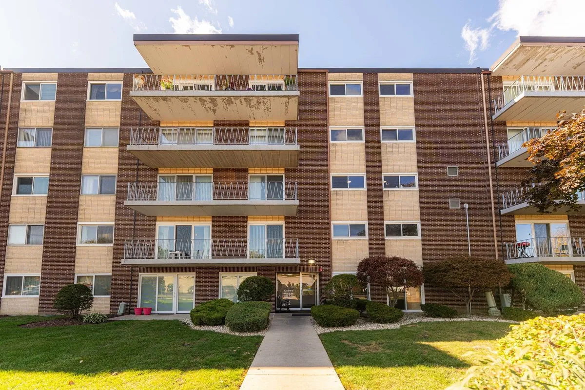 Property Slideshow image 1 of 1 | 2900 maple ave 13d, Downers Grove, IL, 60515