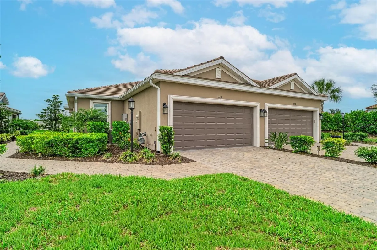 Property Slideshow image 1 of 56 | 16112 isola pl, Bradenton, FL, 34211