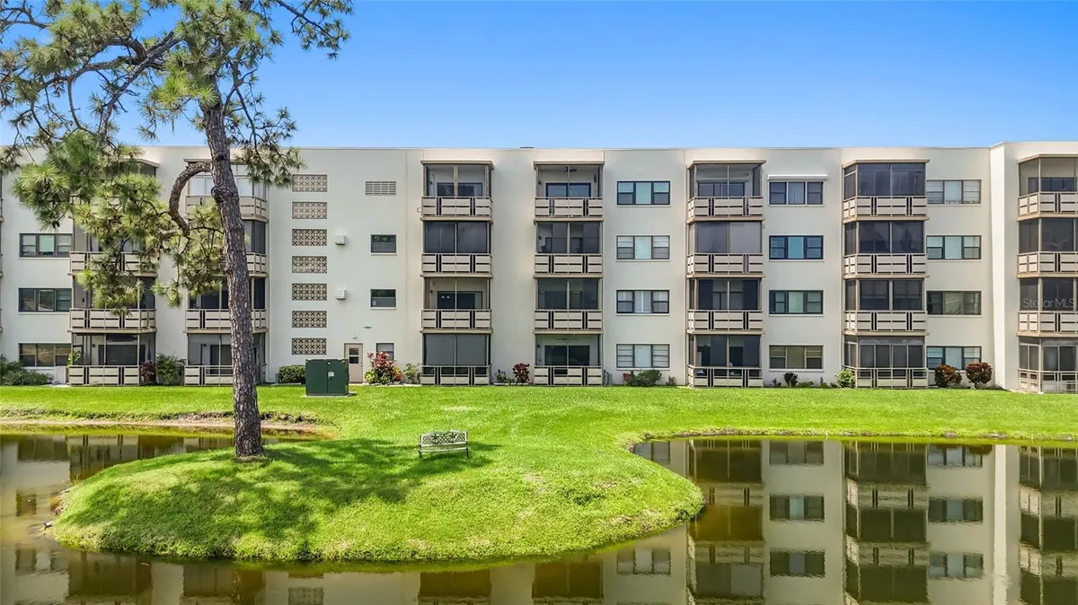 Property Slideshow image 1 of 32 | 6070 80th st 109, St Petersburg, FL, 33709