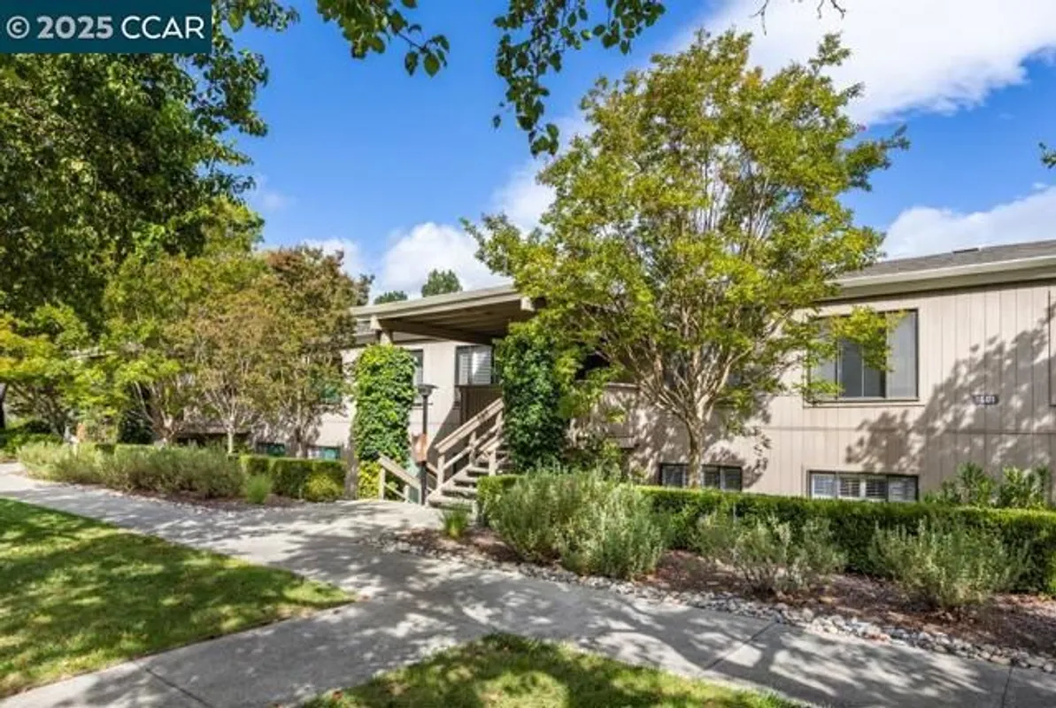 Property Slideshow image 1 of 26 | 1601 canyonwood ct 8, Walnut Creek, CA, 94595