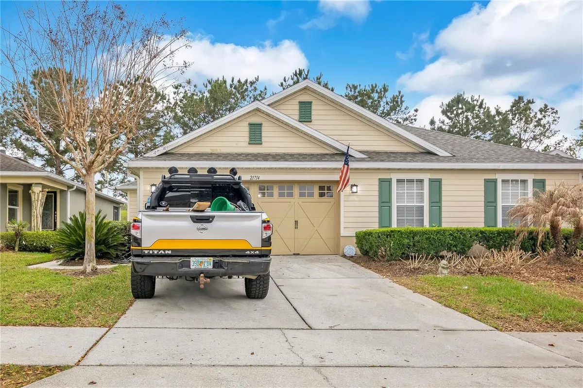 Property Slideshow image 1 of 34 | 21714 belgian ct, Mount Dora, FL, 32757