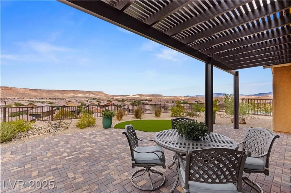 Property Slideshow image 1 of 64 | 1073 flagstone bnd, Mesquite, NV, 89034