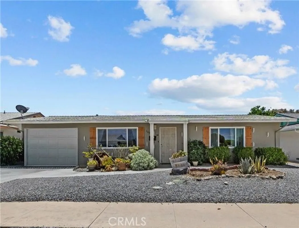 Property Slideshow image 1 of 34 | 1601 w mayberry ave, Hemet, CA, 92543