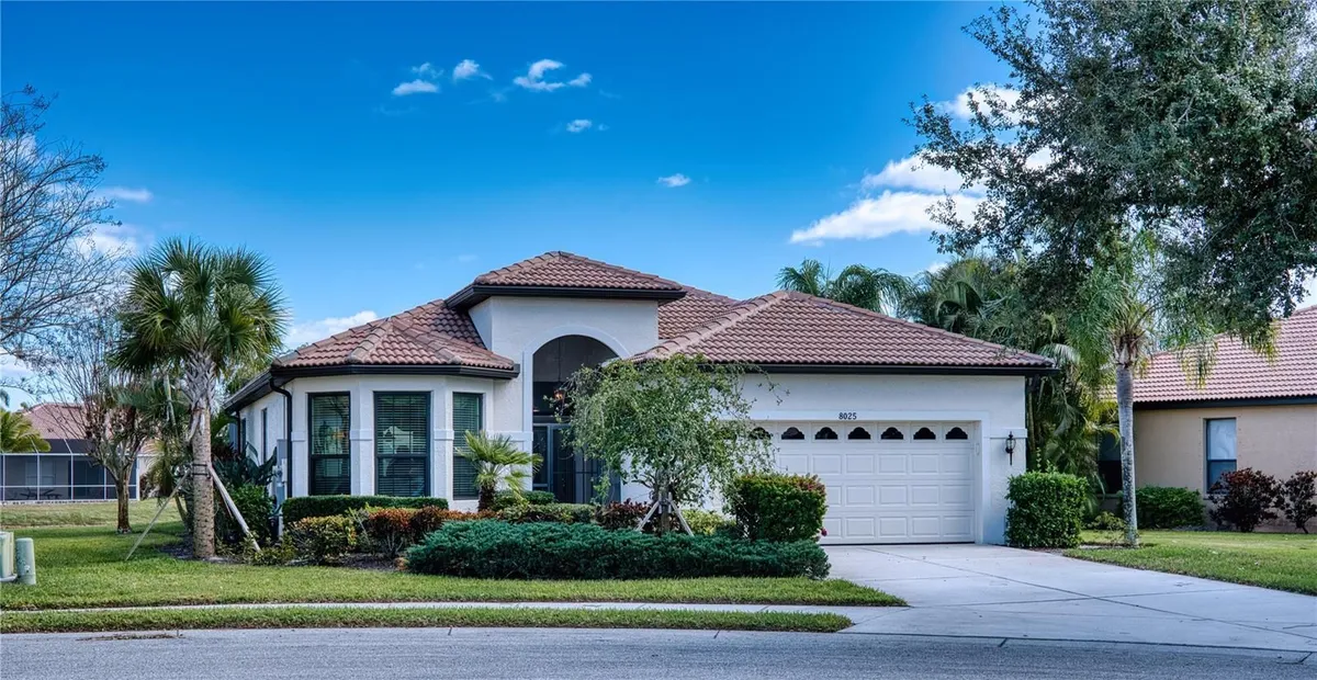 Property Slideshow image 1 of 48 | 8025 stirling falls cir, Sarasota, FL, 34243