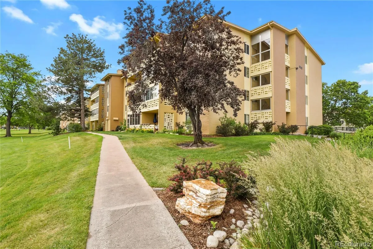 Property Slideshow image 1 of 17 | 690 s alton way 6b, Denver, CO, 80247