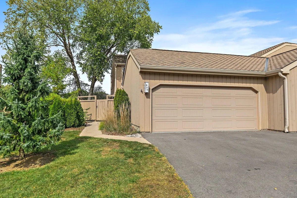 Property Slideshow image 1 of 39 | 830 oak hill rd, Lake Barrington, IL, 60010