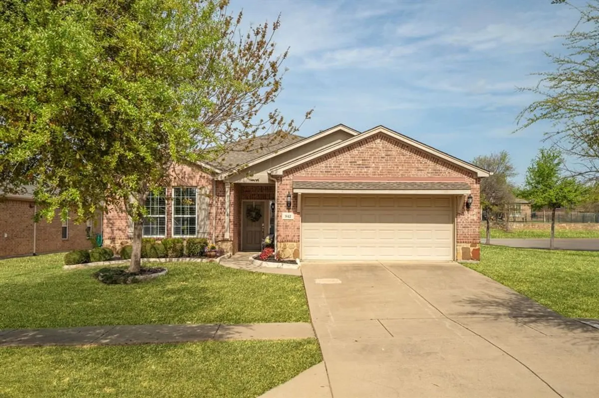 Property Slideshow image 1 of 39 | 942 carrington greens dr, Frisco, TX, 75036