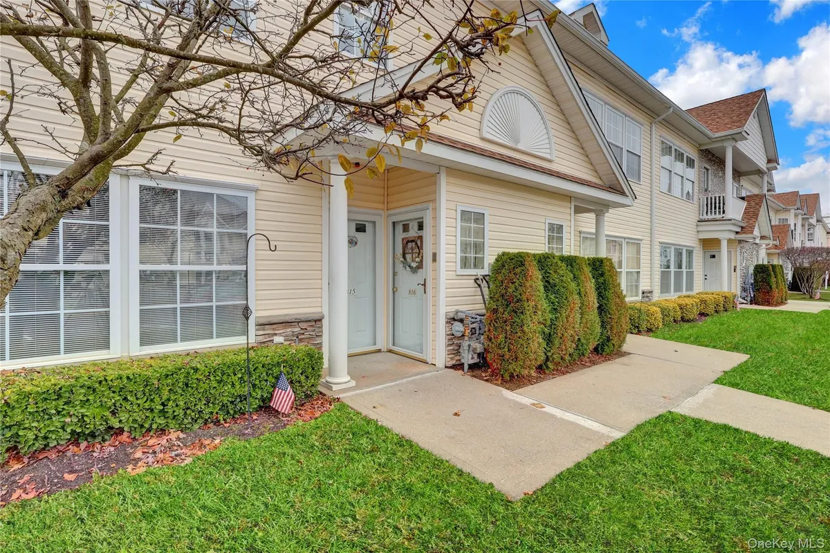 Property Slideshow image 1 of 10 | 816 narragansett villas dr # 816, Lindenhurst, NY, 11757