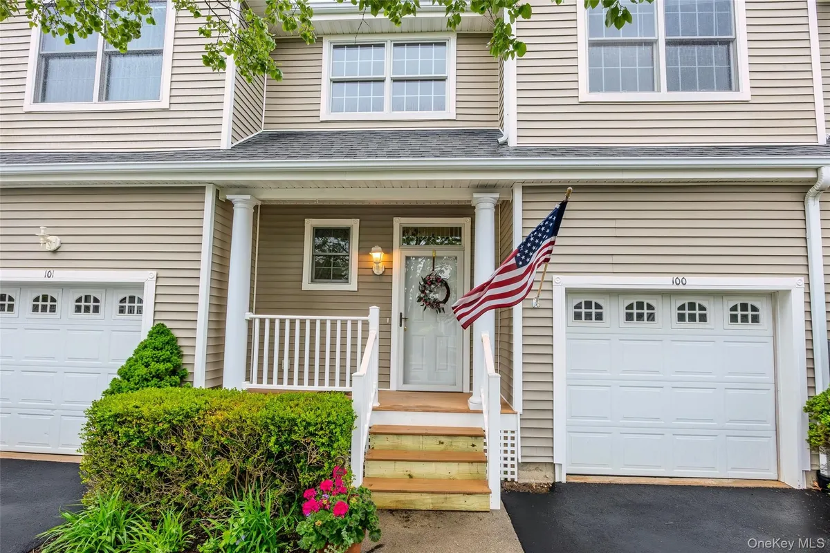 Property Slideshow image 1 of 30 | 100 cove ln 100, Brookhaven, NY, 11733