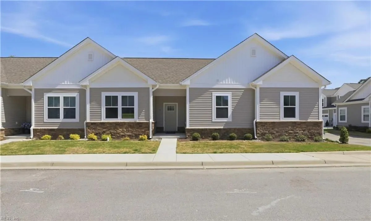 Property Slideshow image 1 of 44 | 2400 venture way a, Suffolk, VA, 23434