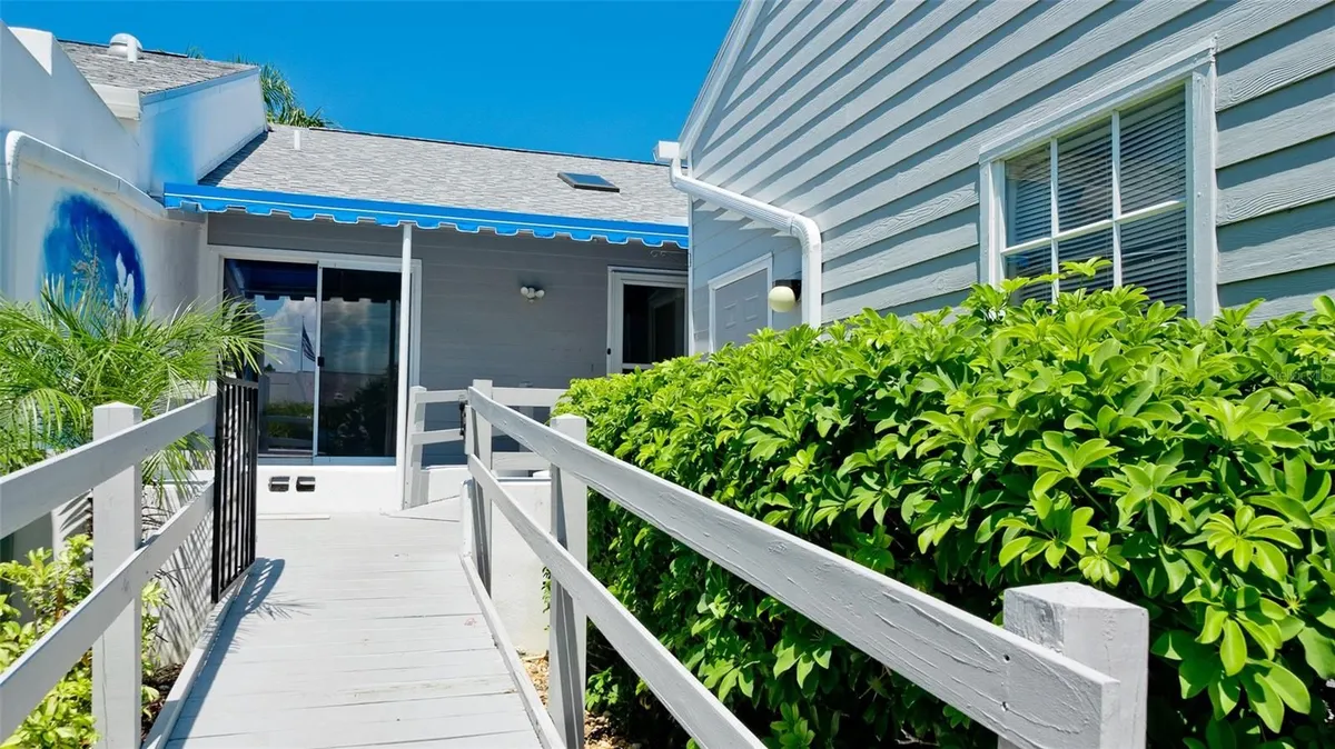 Property Slideshow image 1 of 56 | 506 woodstork cir, Bradenton, FL, 34209