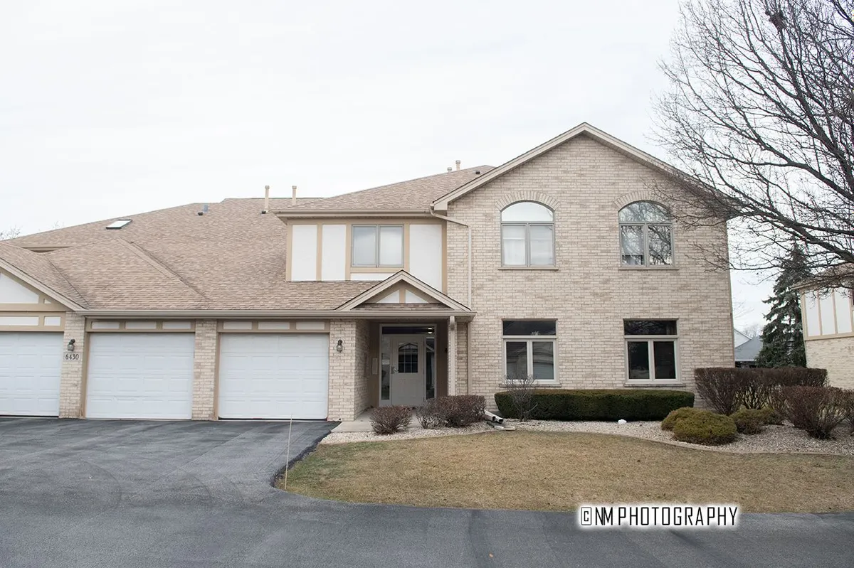 Property Slideshow image 1 of 10 | 6430 pine cone dr apt 4, Tinley Park, IL, 60477