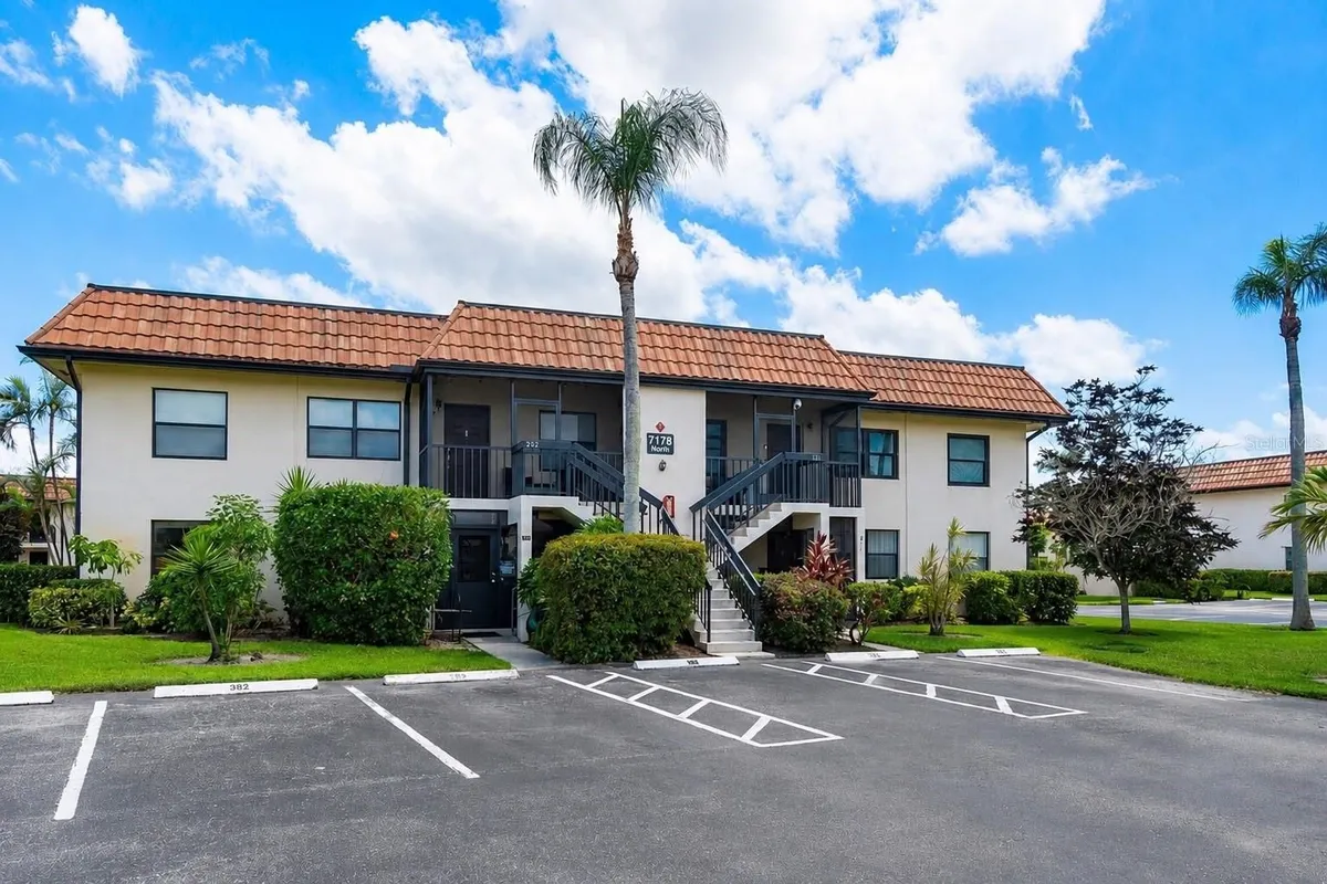 Property Slideshow image 1 of 30 | 7178 golf colony ct 202, Lake Worth, FL, 33467
