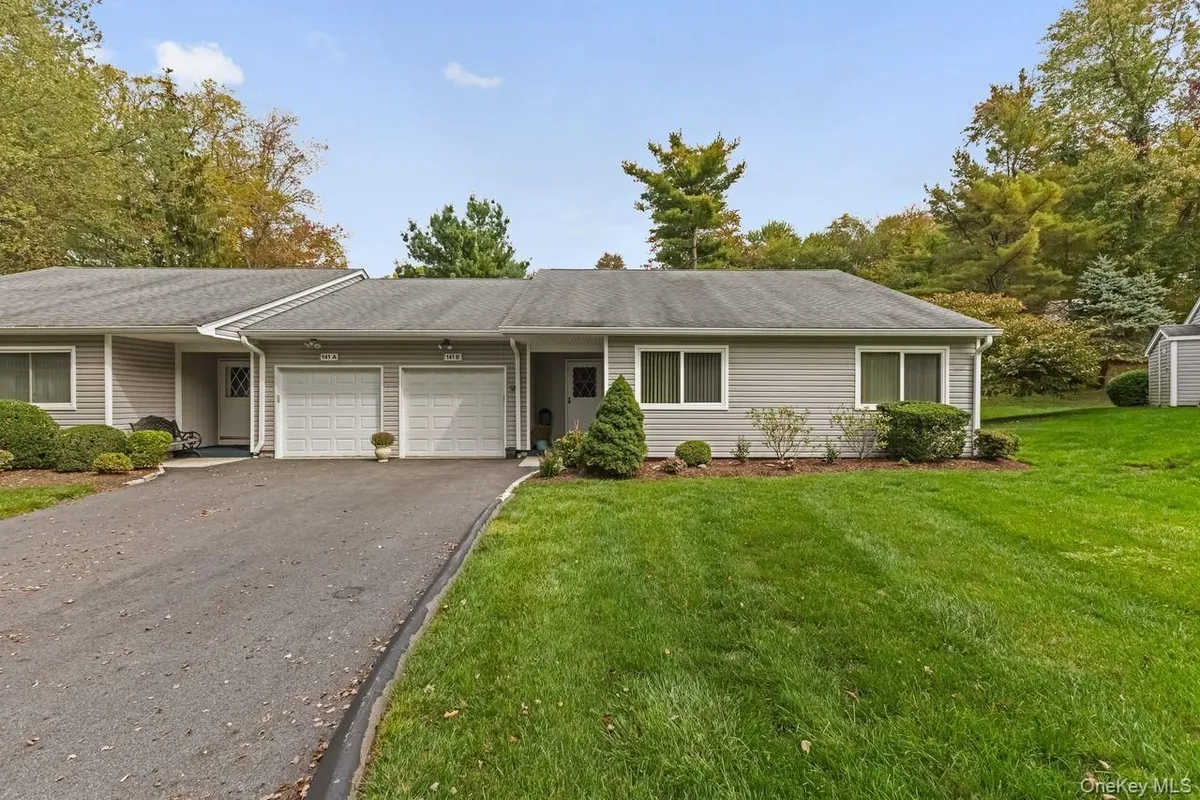Property Slideshow image 1 of 35 | 141 flintlock way b, Yorktown Heights, NY, 10598