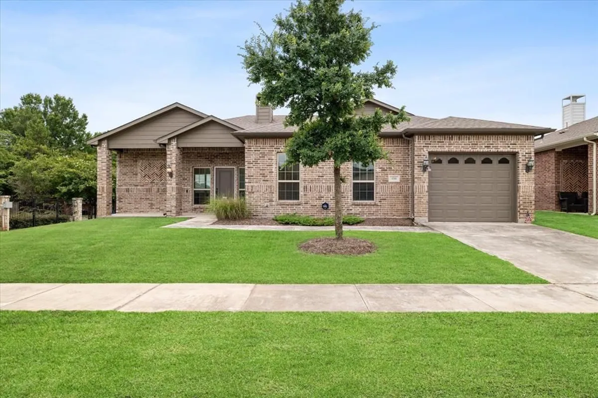 Property Slideshow image 1 of 28 | 3701 creek view dr, Mckinney, TX, 75071
