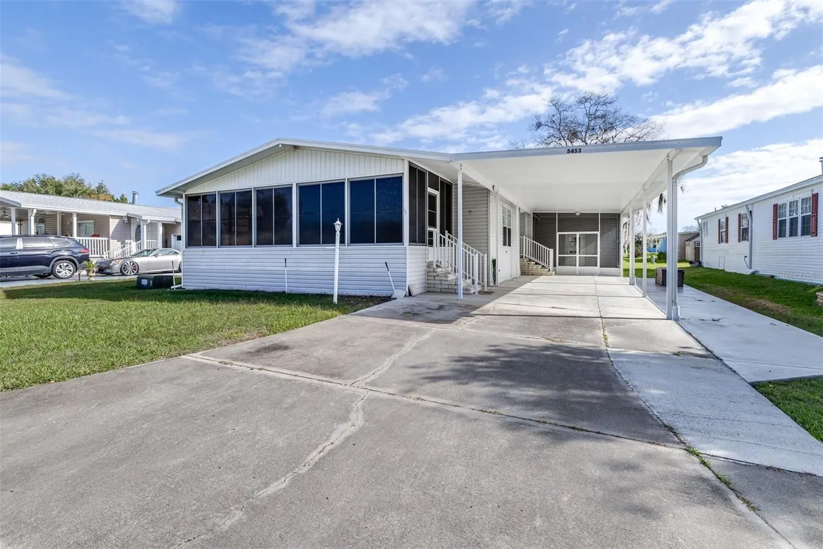 Property Slideshow image 1 of 31 | 5453 williamsburg ln, Wildwood, FL, 34785