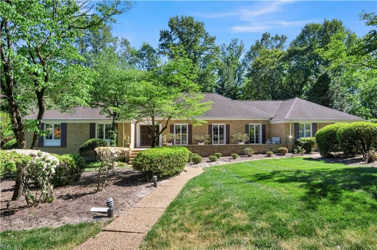 Property Slideshow image 1 of 46 | 33 whittakers mill rd, Williamsburg, VA, 23185