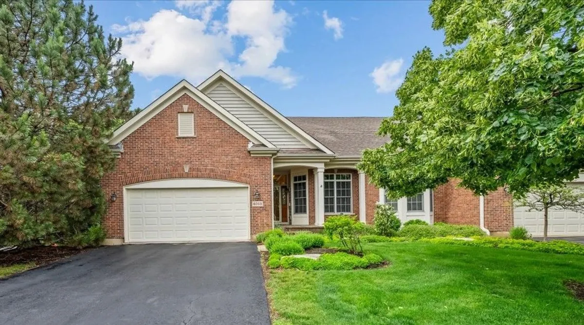 Property Slideshow image 1 of 43 | 4053 honeymoon rdg, Lake In The Hills, IL, 60156