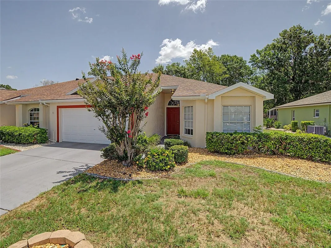 Property Slideshow image 1 of 27 | 2005 gardenia landings ln, Sun City Center, FL, 33573