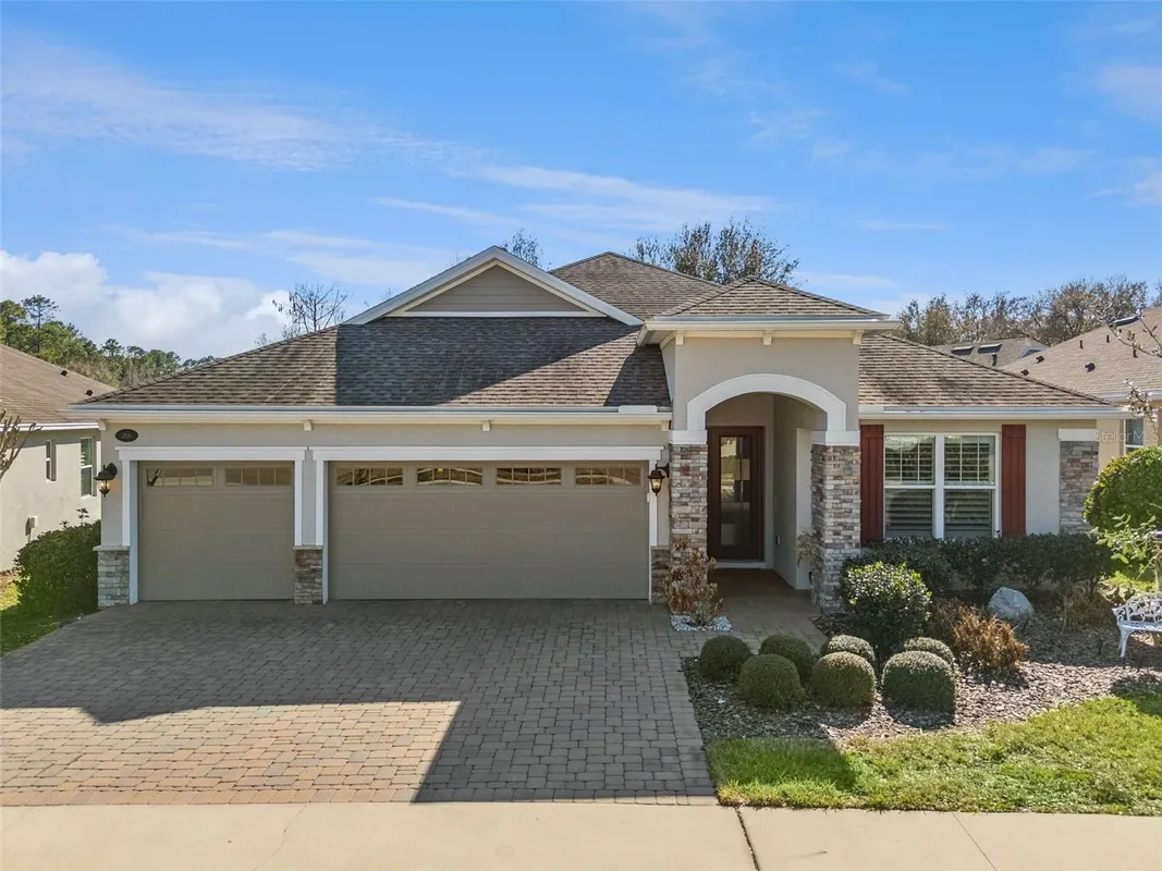 Property Slideshow image 1 of 66 | 208 avenham dr, Deland, FL, 32724