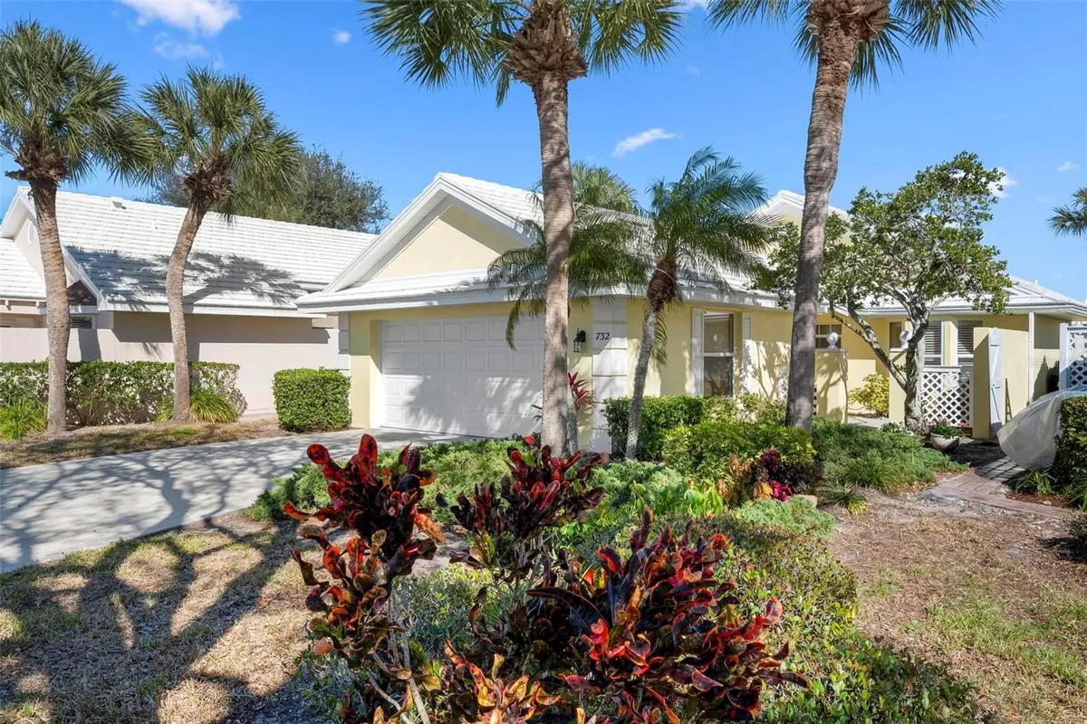 Property Slideshow image 1 of 58 | 732 brightside crescent dr 17, Venice, FL, 34293