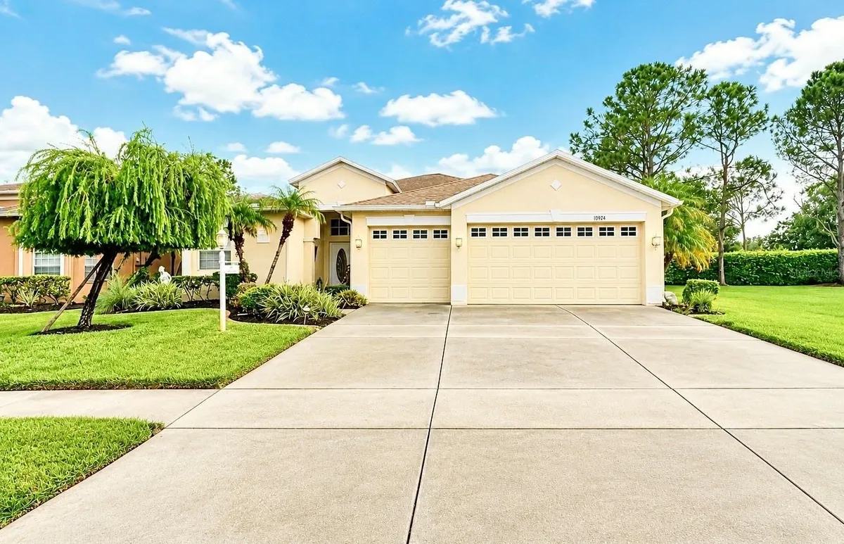 Property Slideshow image 1 of 46 | 10924 rain hollow ct, New Port Richey, FL, 34655