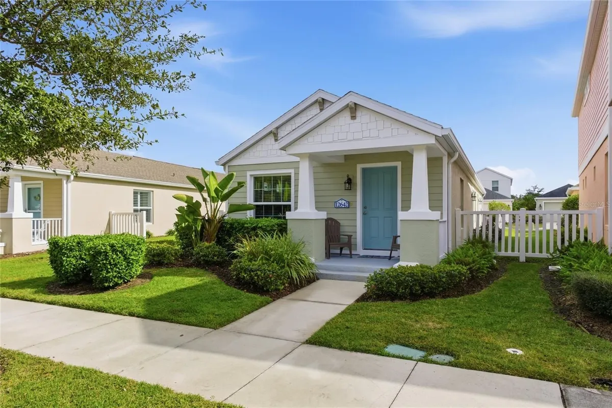 Property Slideshow image 1 of 37 | 12642 shimmering oak cir, Venice, FL, 34293
