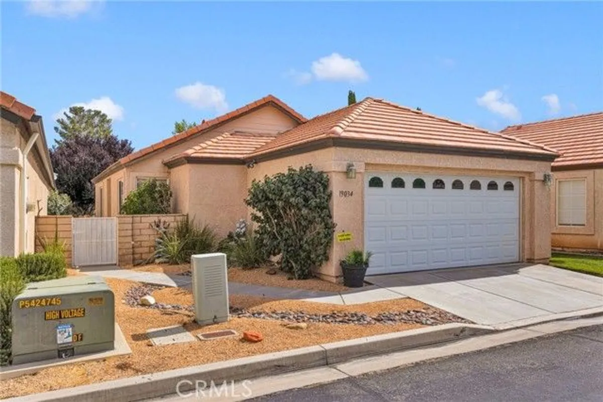 Property Slideshow image 1 of 39 | 19034 stoddard way, Apple Valley, CA, 92308