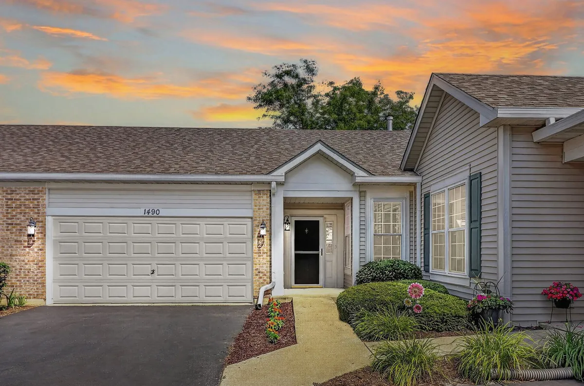 Property Slideshow image 1 of 22 | 1490 w ludington cir, Romeoville, IL, 60446