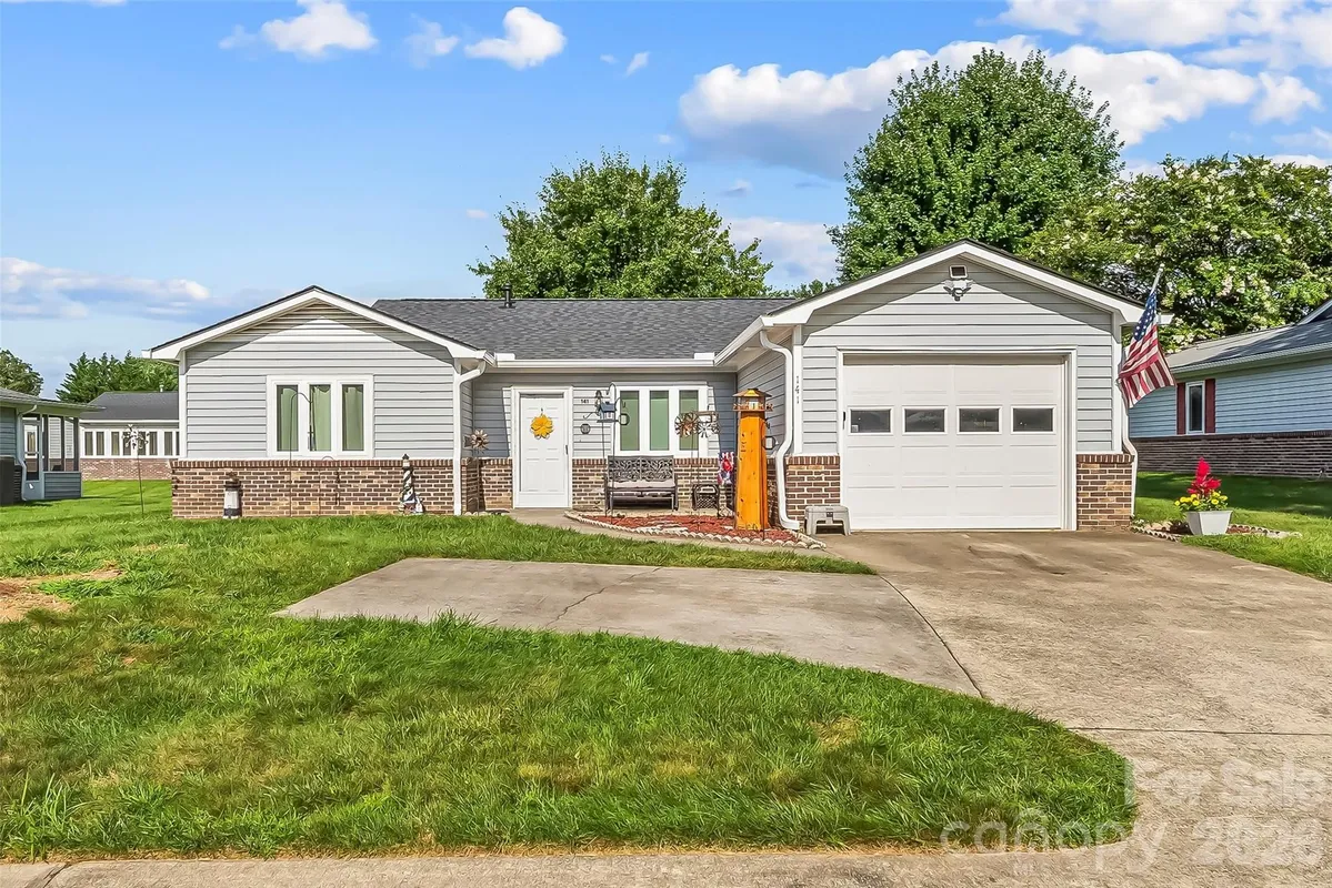 Property Slideshow image 1 of 23 | 141 derbyshire dr, Hendersonville, NC, 28792