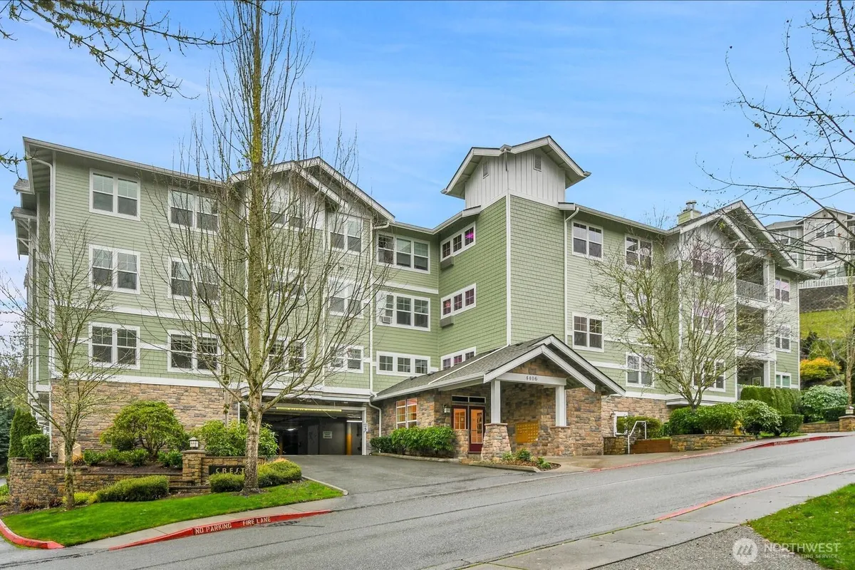 Property Slideshow image 1 of 29 | 4406 providence point pl 310, Issaquah, WA, 98029