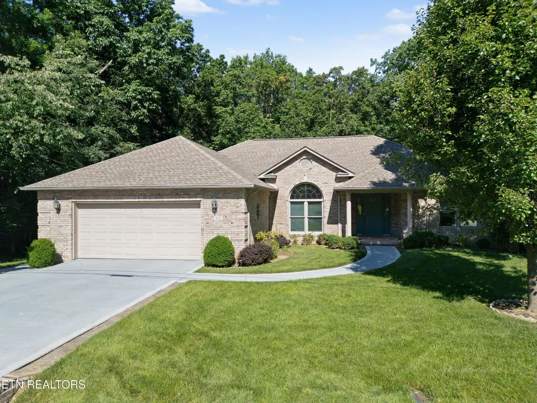 Property Slideshow image 1 of 36 | 112 cromwell ln, Crossville, TN, 38558