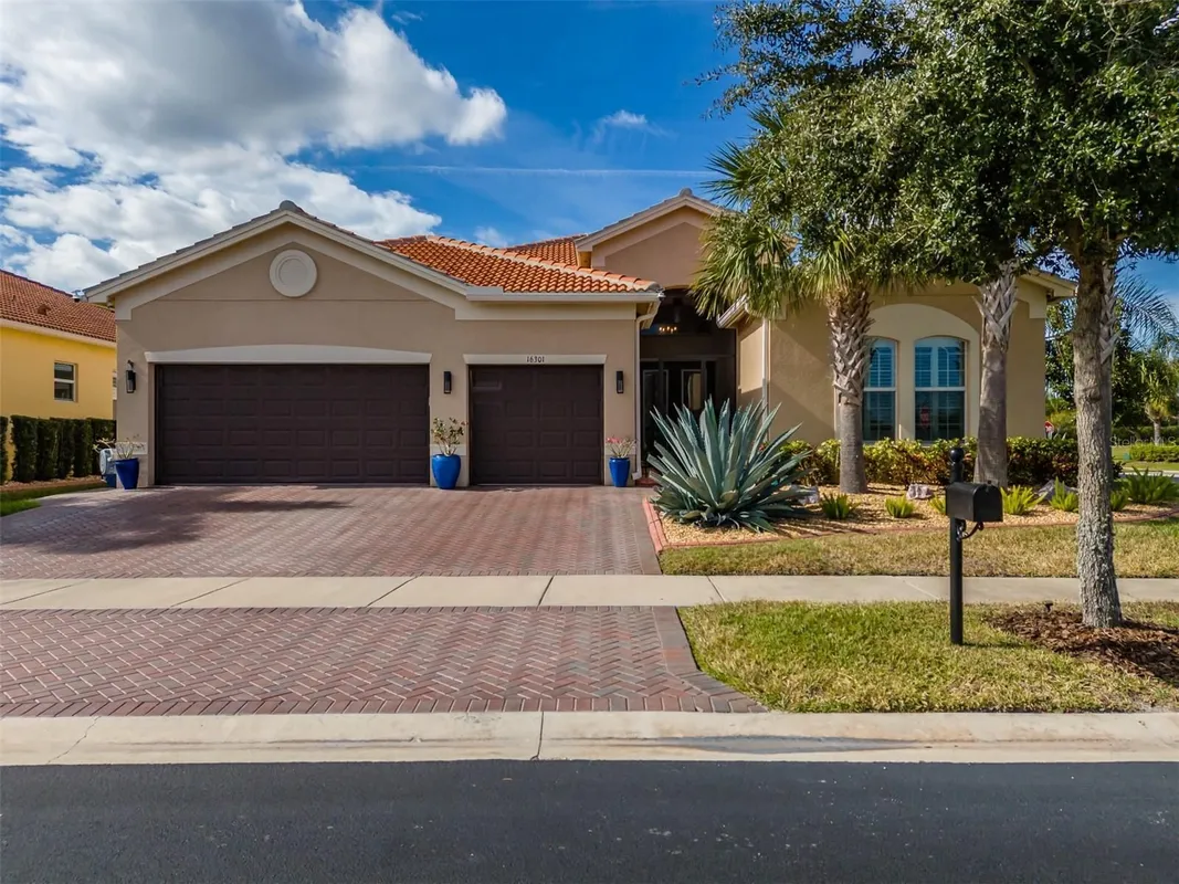 Property Slideshow image 1 of 100 | 16301 garnet glen pl, Wimauma, FL, 33598
