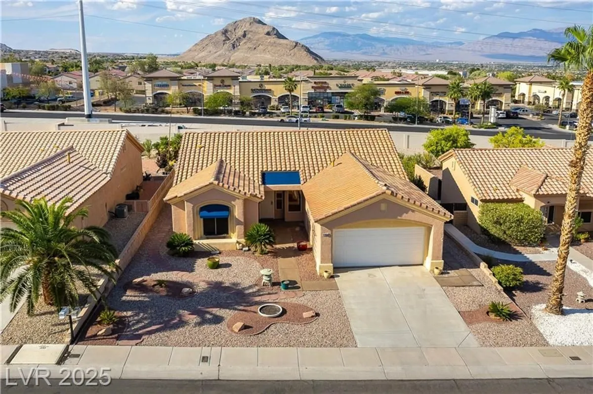 Property Slideshow image 1 of 78 | 10020 villa ridge dr, Las Vegas, NV, 89134