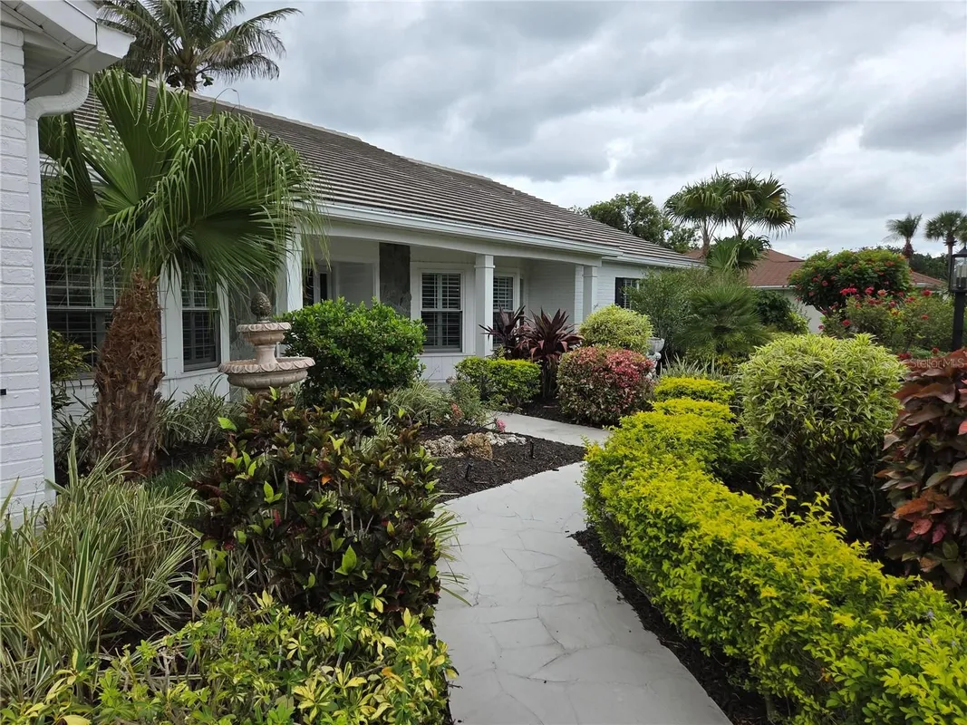 Property Slideshow image 1 of 11 | 5679 country lakes dr 7, Sarasota, FL, 34243